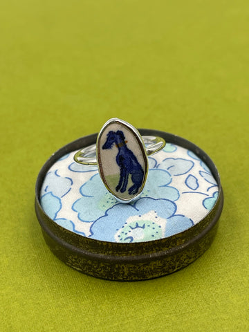 Sitting whippet ring