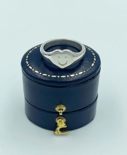 Heart signet ring