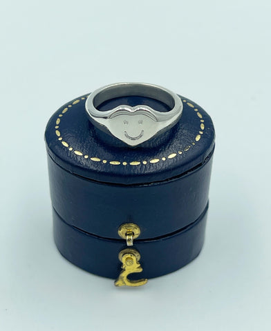Heart signet ring