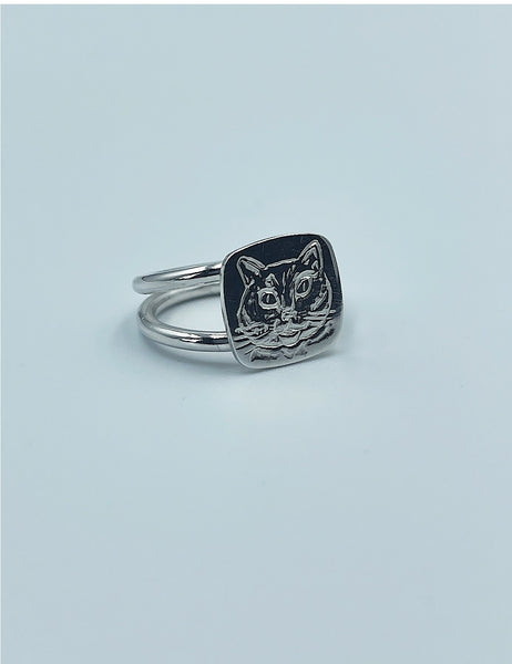 Moody cat face ring