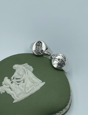 Bespoke oval signet ring