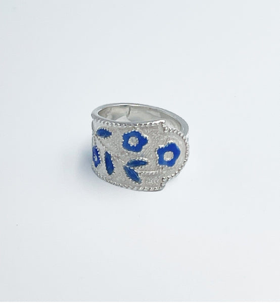 Floral ring with enamel